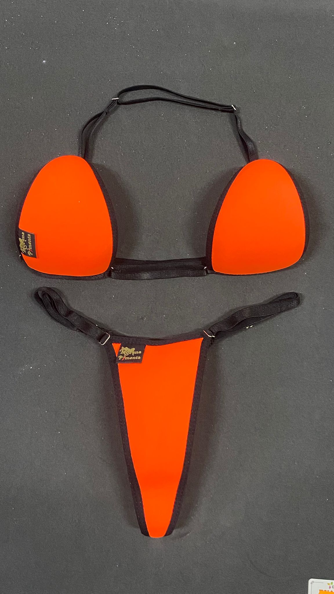 Bikíni fita brasileiro de tecido laranja