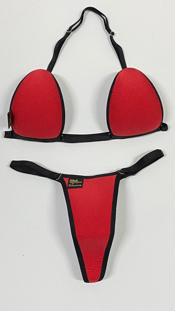 Bikíni fita brasileiro de tecido vermelho